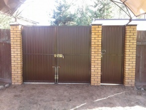 профнастил с распашными воротами - пример 11 фото в Калининеце