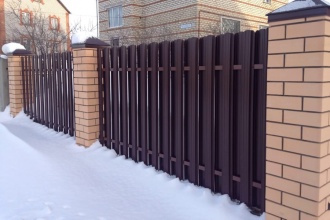 Забор из евроштакетника в шахматном порядке 30 метров фото в Калининеце