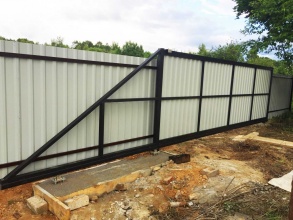 Откатные ворота с ручным управлением - пример 1 фото в Калининеце