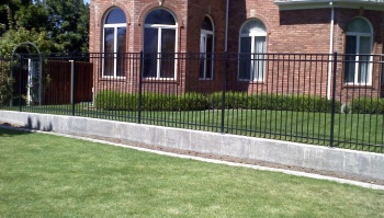 Сварные заборы на ленточном фундаменте 80 метров фото в Калининеце