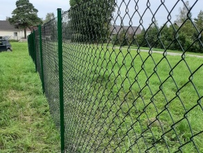 Забор из сетки рабицы в натяг 80 метров фото в Калининеце