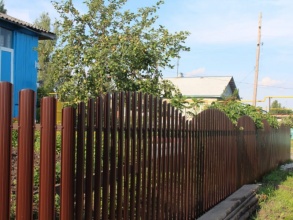 Забор из евроштакетника с утрамбовкой щебнем 48 метров фото в Калининеце