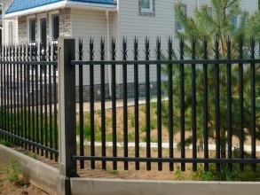 Сварные заборы на ленточном фундаменте 12 метров фото в Калининеце