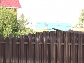 Забор из евроштакетника на ленточном фундаменте 10 метров фото в Калининеце