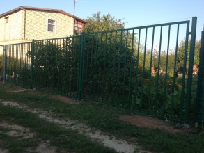 Сварные заборы с забивными столбами  80 метров фото в Калининеце