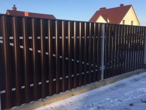 Забор из евроштакетника в шахматном порядке 10 соток фото в Калининеце