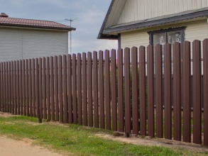 Забор из евроштакетника с забивными столбами 200 метров фото в Калининеце