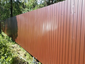 Забор из профнастила с утрамбовкой щебнем 145 метров фото с установкой